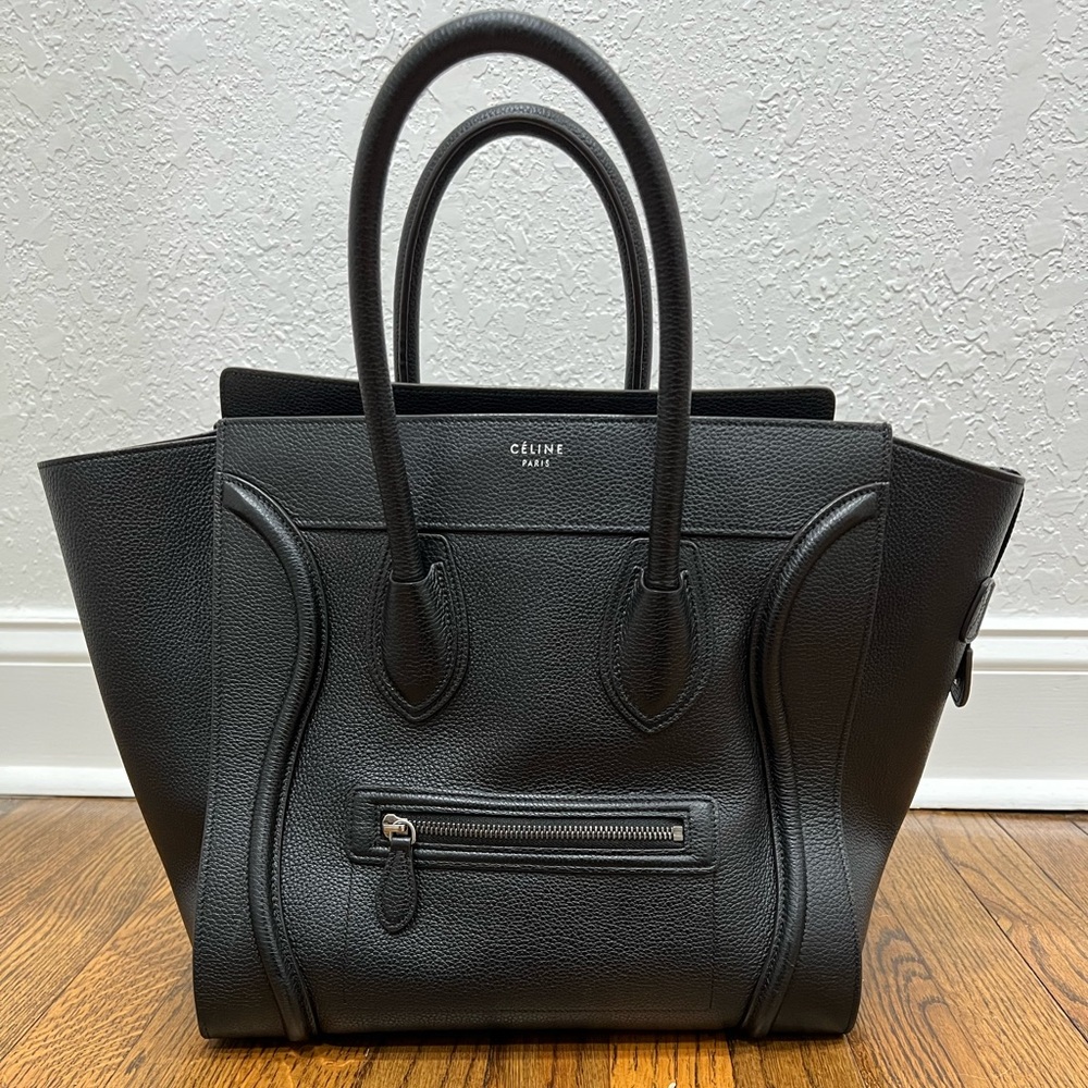 Celine Mini Luggage In Drummed Calfskin
Black w/ silver hardware PhoebePhilo Era